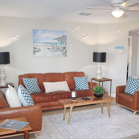 Naples Park Oasis - Cozy Two Bedroom Apartment エクステリア 写真