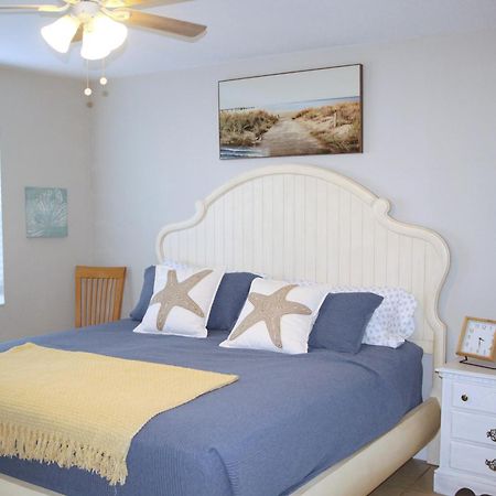 Naples Park Oasis - Cozy Two Bedroom Apartment エクステリア 写真