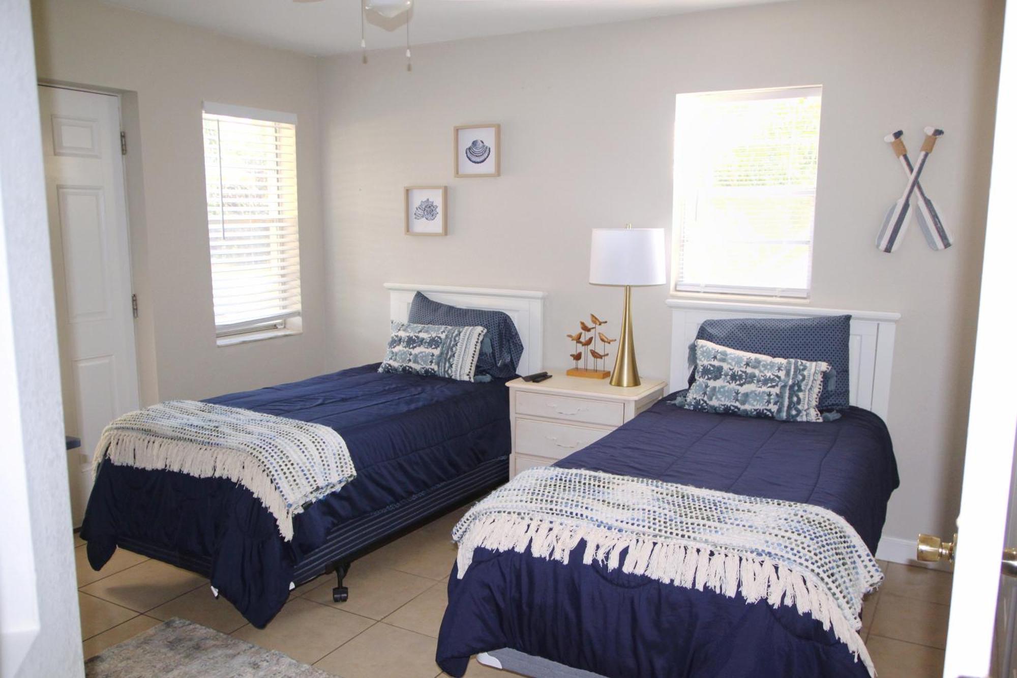 Naples Park Oasis - Cozy Two Bedroom Apartment エクステリア 写真