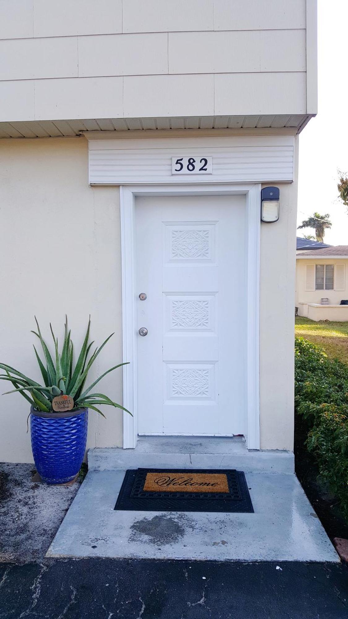 Naples Park Oasis - Cozy Two Bedroom Apartment エクステリア 写真