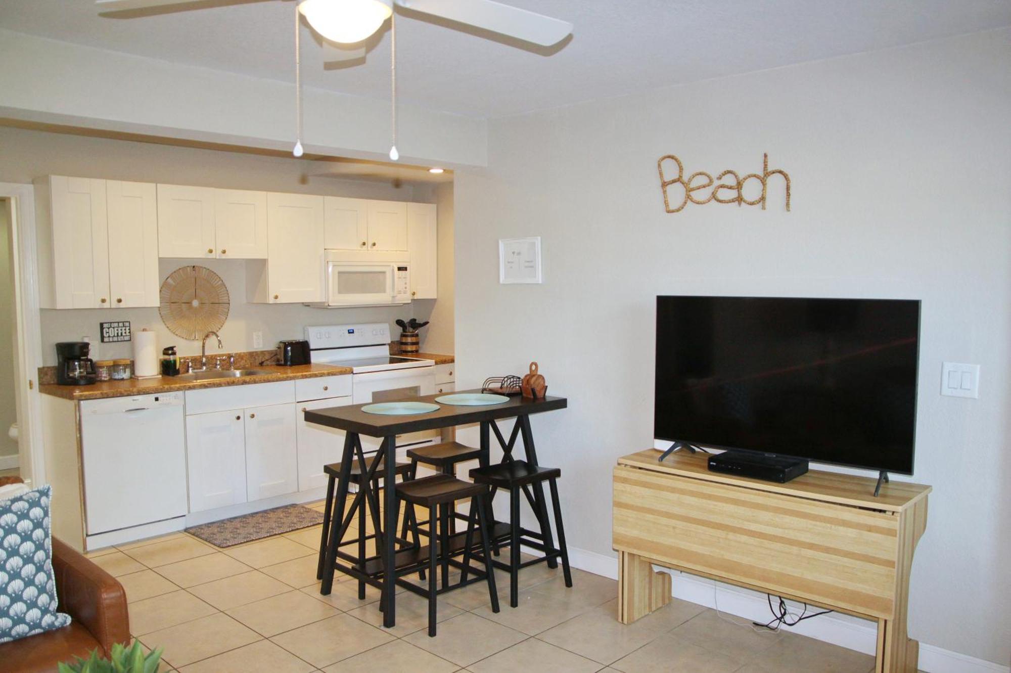 Naples Park Oasis - Cozy Two Bedroom Apartment エクステリア 写真