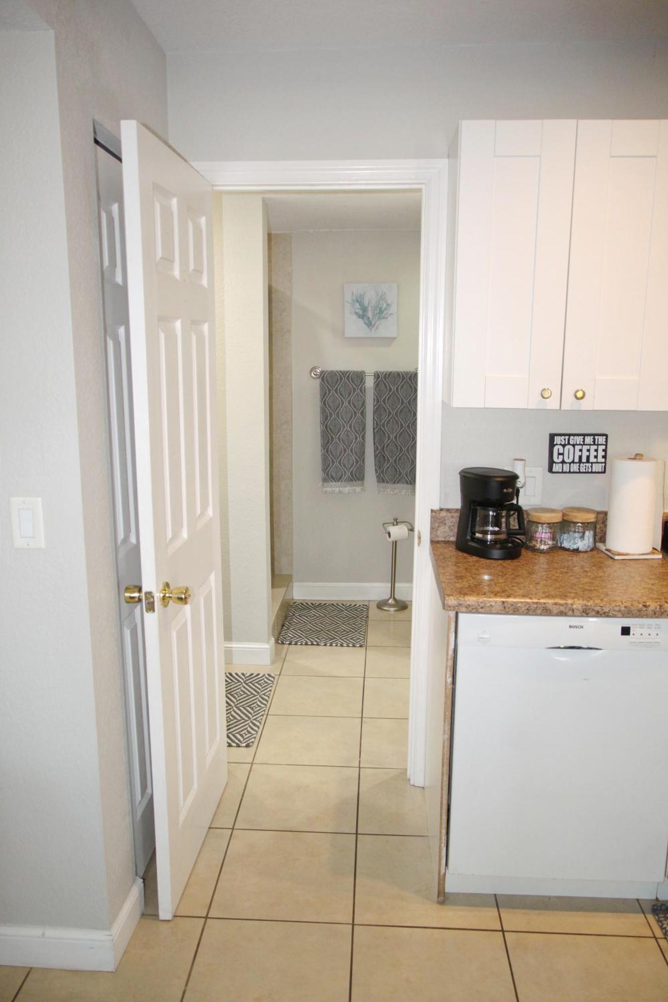 Naples Park Oasis - Cozy Two Bedroom Apartment エクステリア 写真