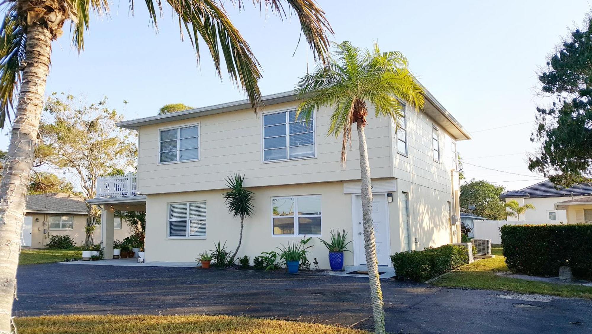 Naples Park Oasis - Cozy Two Bedroom Apartment エクステリア 写真