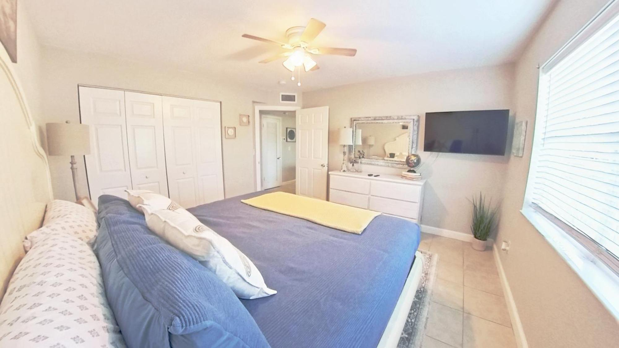 Naples Park Oasis - Cozy Two Bedroom Apartment エクステリア 写真